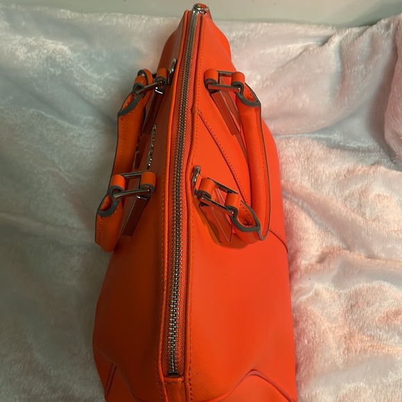 beautiful bag by Calvin Klein never used 14”Top 11”bottom6”width 9”heights bag - Picture 3 of 8